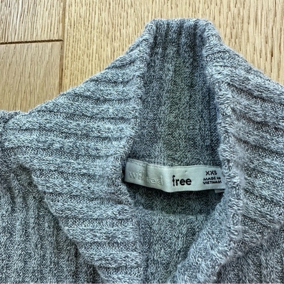 ARITZIA  WILFRED FREE MOCK NECK LONG SLEEVE CROP TOP - XXS - Picture 9 of 15